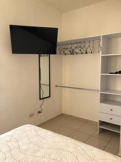Comfortable And Private House 2 Bedrooms Wifi Parking Free Монтерей Екстериор снимка